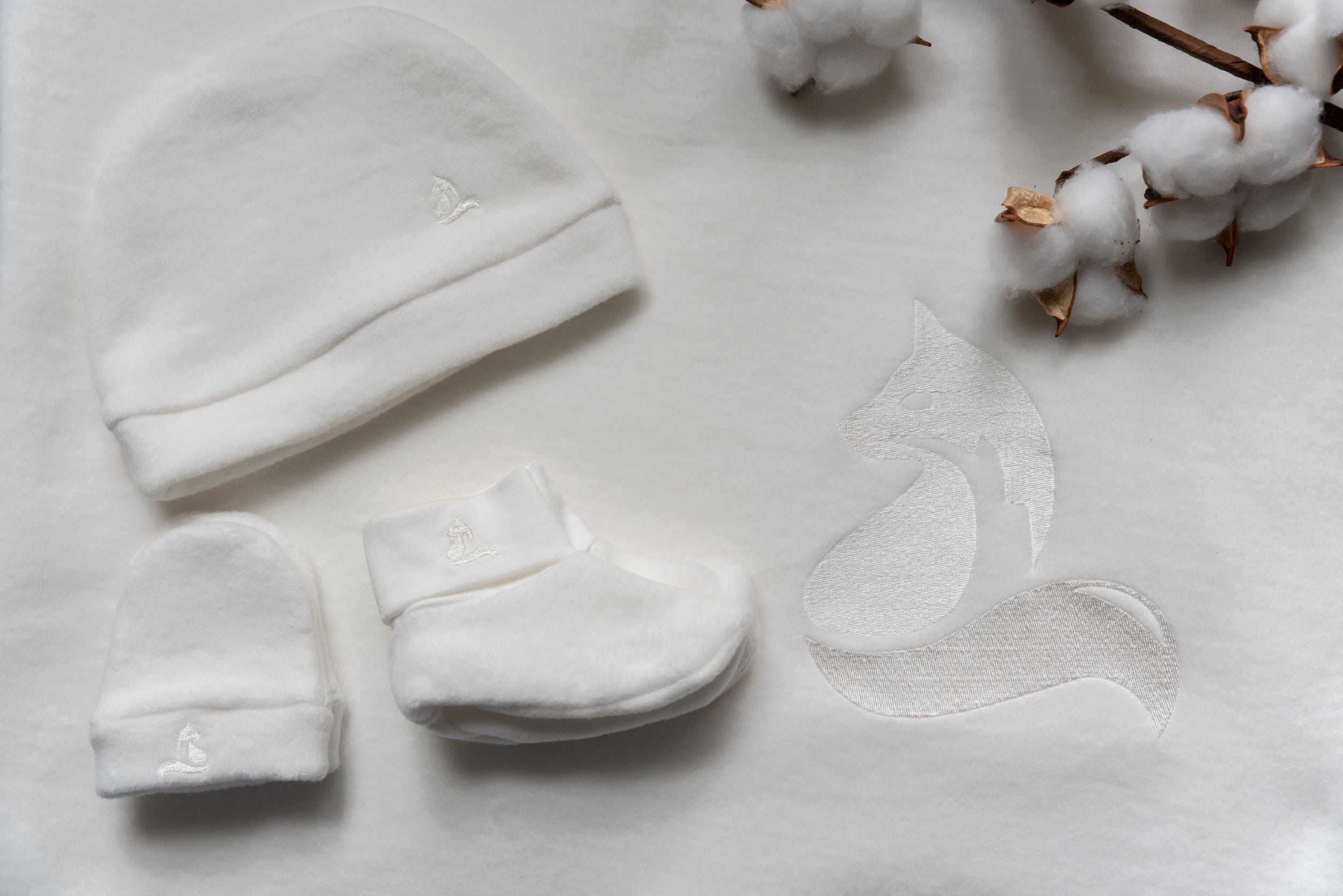 Conjunto Bebé: Gorro+Luvas+Botinhas