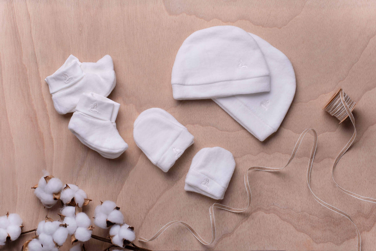 Conjunto Bebé: Gorro+Luvas+Botinhas